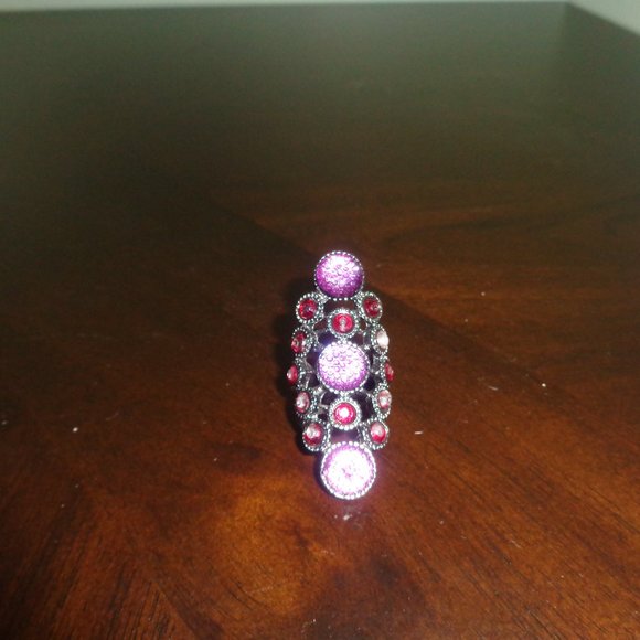 Beautiful purple statement ring- costume jewelry - Picture 2 of 12